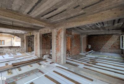 Casă cu 7 camere cu Teren 1656 Mp în Hulubești - 8