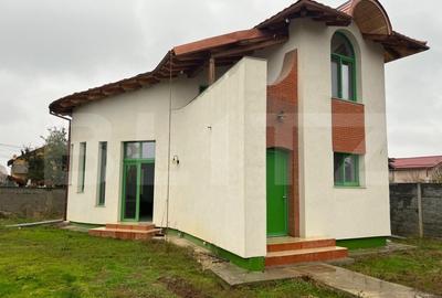 Casă individuală cu 3 camere cu Teren 450 Mp în Exterior Est