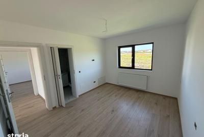 Casă cu 5 camere cu Teren 490 Mp în Păulești - 10