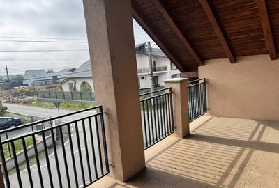 Casa superba intr-o zona linistita – 4 dormitoare, 3 bai, living spatios si grad - 17