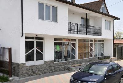 Casă cu 4 camere în Central - 1