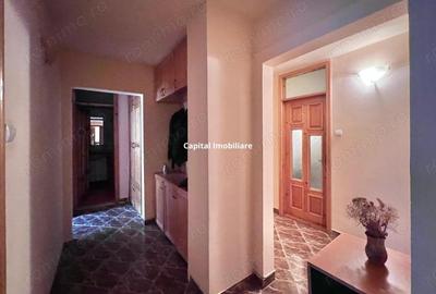 Apartament spatios ,decomandat 4 camere, etaj 2, Re?i?a. - 4