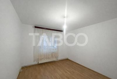 Garsoniere decomandata Zona Vasile Aron in bloc izolat termic - 1