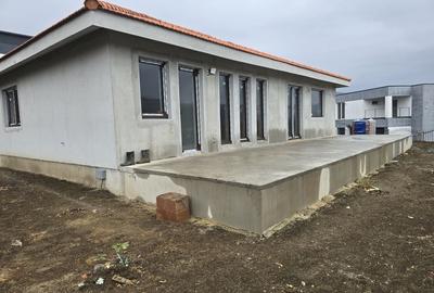 Casă individuală cu 4 camere în Livezeni