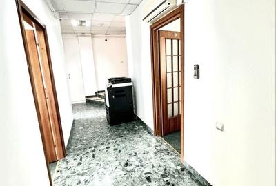Spațiu comercial, de 100 mp, în Mazepa 2 - 4
