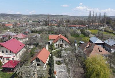 Casă cu 4 camere decomandat în Golești - 5