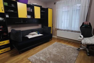 Casă cu 4 camere cu Teren 3000 Mp în Central