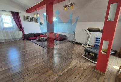 Casă individuală cu 7 camere cu Canalizare în Dobroești - 3