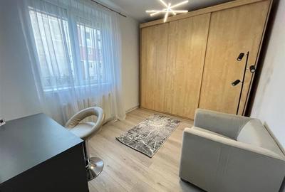 Apartament modern 3 camere si balcon etaj 1 zona Strand - 11