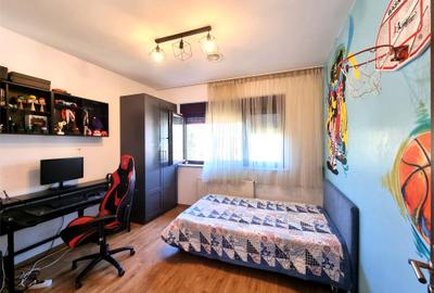 Chitila langa Lacul cu Nuferi si Padure Chitila langa Lacul cu Nuferi si Padure - 9