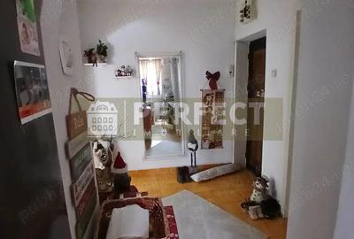 Apartament cu 3 camere semidecomandat în Nord