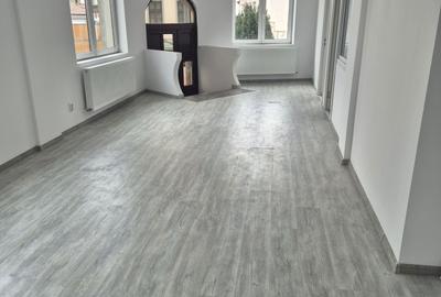 Spațiu comercial, de 65 mp, în Central - 6
