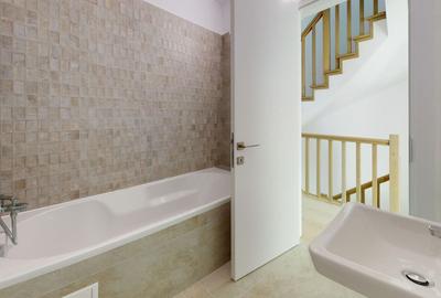 Casă individuală cu 5 camere cu Canalizare în Central - 35