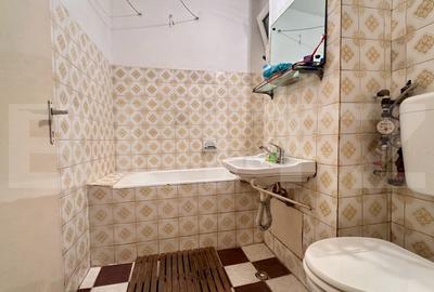 Apartament de vanzare,  decomandat cu 3 camere, zona Dacia - 7