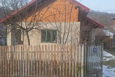 Casă cu Teren 900 Mp în Central