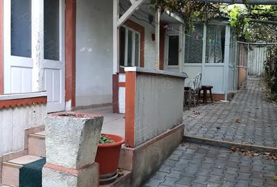 Casa parter-4 camere, gradina, garaj. Zona Liberta?ii, Vaslui. - 1