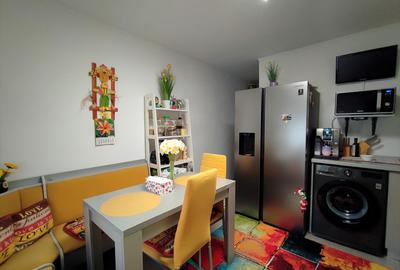 Apartament cu 3 camere decomandat, mobilat în CET - 9