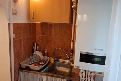 Apartament cu 2 camere semidecomandat, mobilat în Poarta 6 - 6