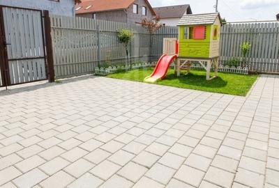Duplex cu 5 camere cu Canalizare în Cristian - 4
