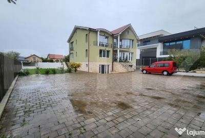 Casă cu 10 camere cu Teren 1100 Mp în Corunca