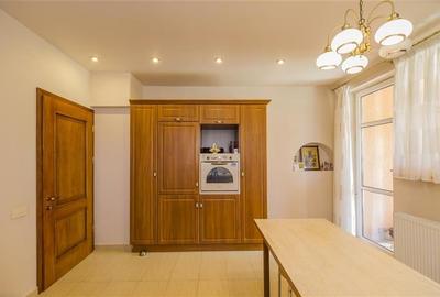 FILM ! Pe armonia a 1.100 mp teren/ gradina, Vila galanta,cu 3 apartamente disti FILM ! Pe armonia a 1.100 mp teren/ gradina, Vila galanta,cu 3 apartamente disti - 16