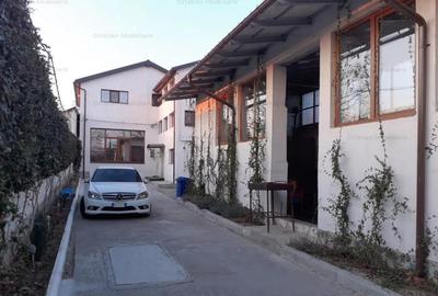 Casă cu 4 camere cu Teren 400 Mp în Central - 2