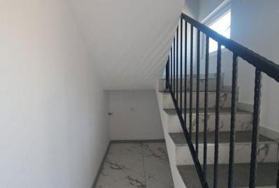 Casă cu 4 camere cu Teren 237 Mp în Central - 8