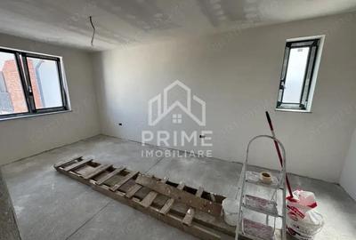Casă cu 4 camere cu Teren 271 Mp în Micești