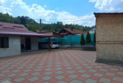 Casă cu 3 camere în Central