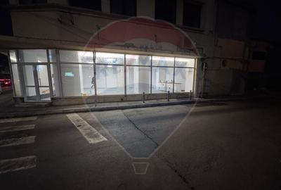 Spațiu comercial, de 156.69999694824 mp, în Piața Centrală - 11
