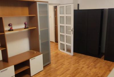 Apartament cu 2 camere decomandat în Exterior Vest