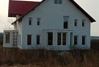 Casă cu 4 camere în Icușeni