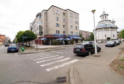 Apartament cu 4 camere decomandat în Central