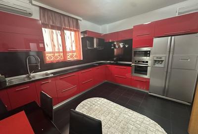 Casă individuală cu 8 camere cu Canalizare în 13 Septembrie - 11
