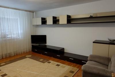 Apartament cu 3 camere decomandat, mobilat în Nerva Traian