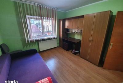 Apartament cu 3 camere decomandat în Rahova