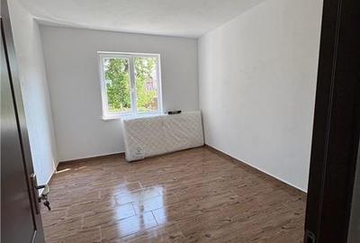 Apartament cu 8 camere semidecomandat în Petriș - 3