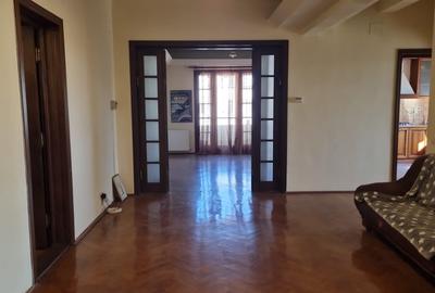 Apartament cu 5 camere semidecomandat în Unirii