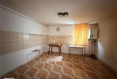 Casă cu 4 camere în Aurel Vlaicu