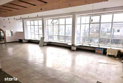 Spațiu comercial, de 270 mp, în Central - 4