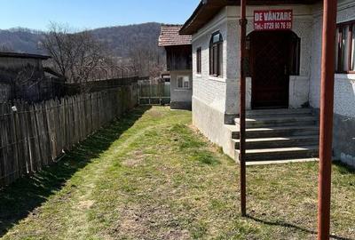 Casă cu 4 camere în Măgureni