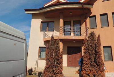 Casă cu 5 camere cu Teren 389.82998657227 Mp în Exterior Est