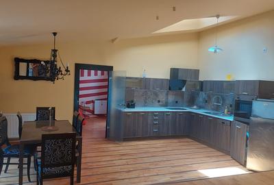 Apartament cu 8 camere decomandat, mobilat în Central - 3
