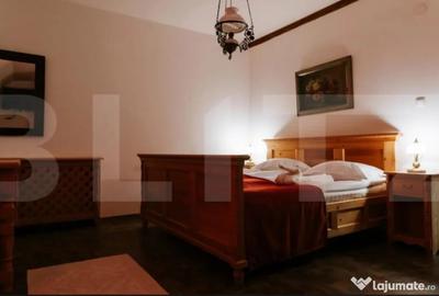 Casă cu 7 camere cu Teren 3000 Mp în Central - 1