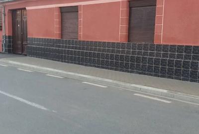 Casă cu 5 camere cu Teren 400 Mp în Central