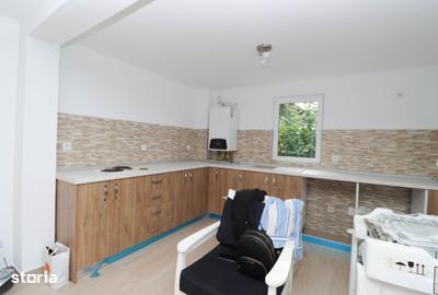 Casă cu 8 camere cu Teren 530 Mp în Zamora
