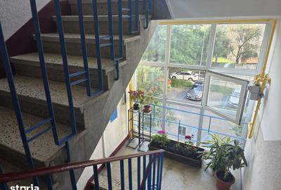 Apartament cu 2 camere decomandat în Tractorul