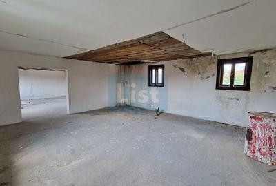 Casă cu 6 camere cu Garaj în Central - 11