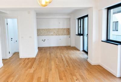 Apartament cu 3 camere decomandat în P-ța Romană