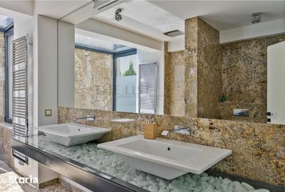 Casă cu 5 camere cu Teren 700 Mp în Central